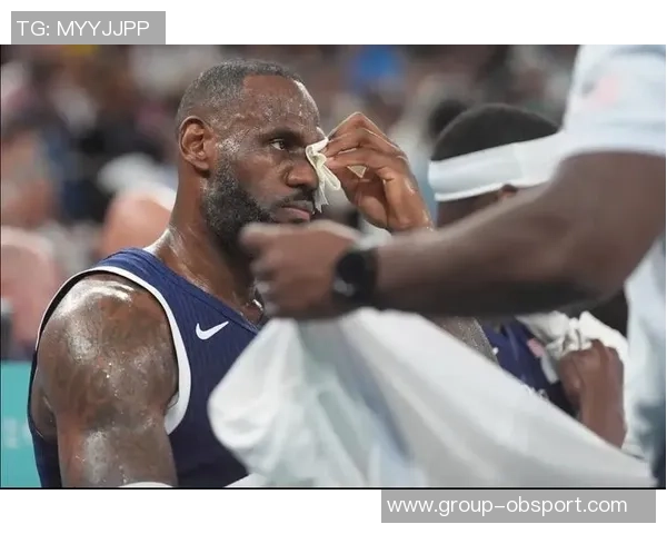 詹姆斯第四节表现惊艳恩比德全场状态低迷数据对比引发热议 詹姆斯第四节表现惊艳恩比德全场状态低迷数据对比引发热议