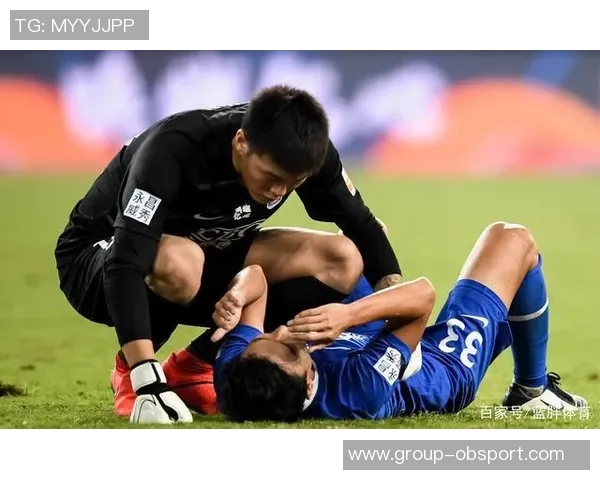 西蒙斯豪泽米诺特三人联手发威合砍53分助力球队逆转胜利